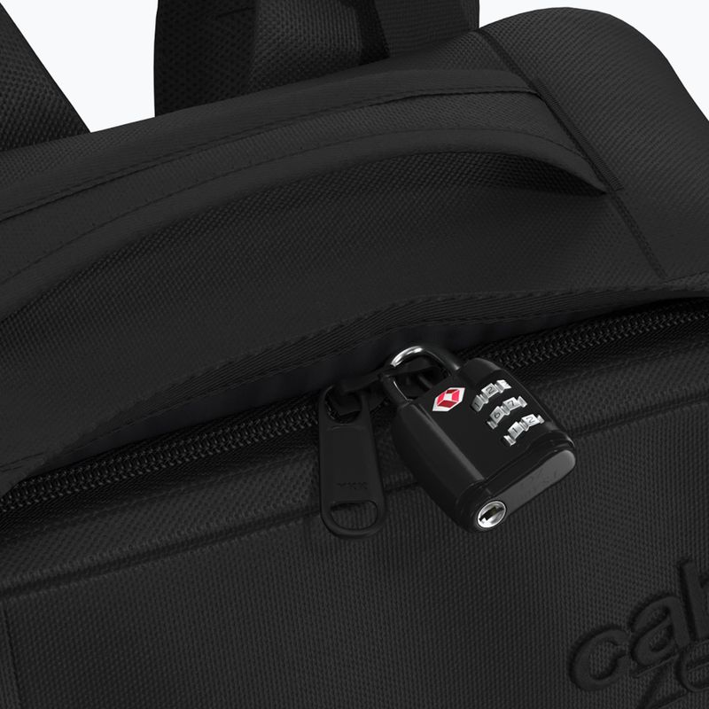 CabinZero Military 44 l Wanderrucksack absolut schwarz 8