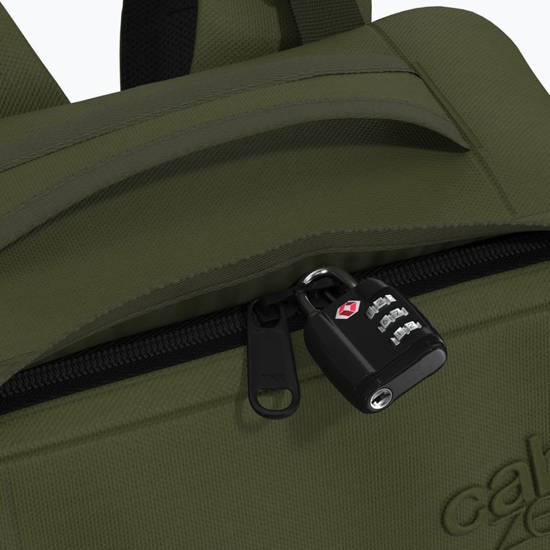CabinZero Military 44 l grüner Wanderrucksack 8