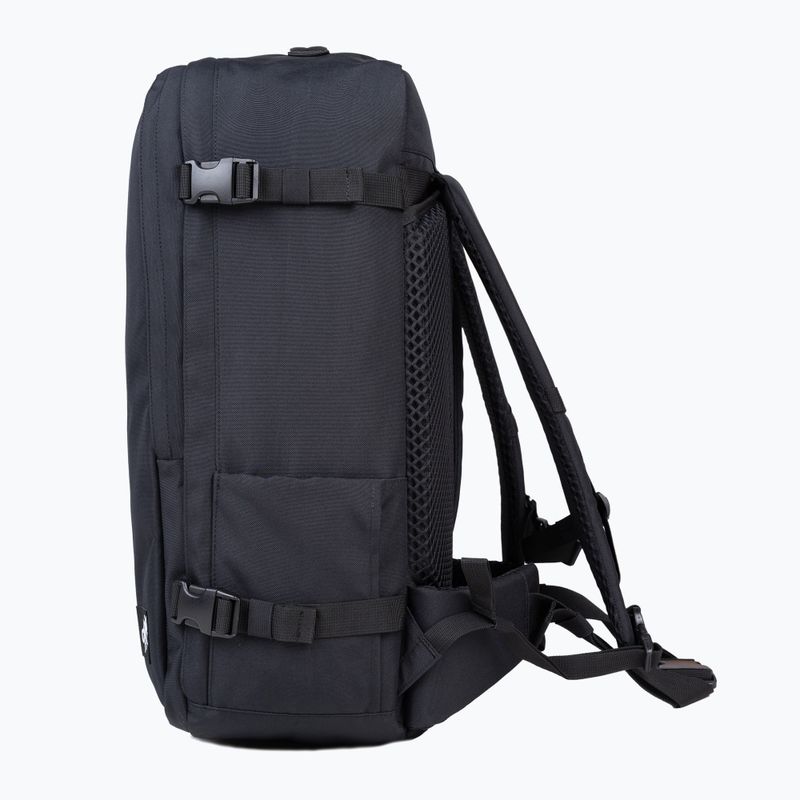 CabinZero Classic Pro 42 l absolut schwarzer Wanderrucksack 7