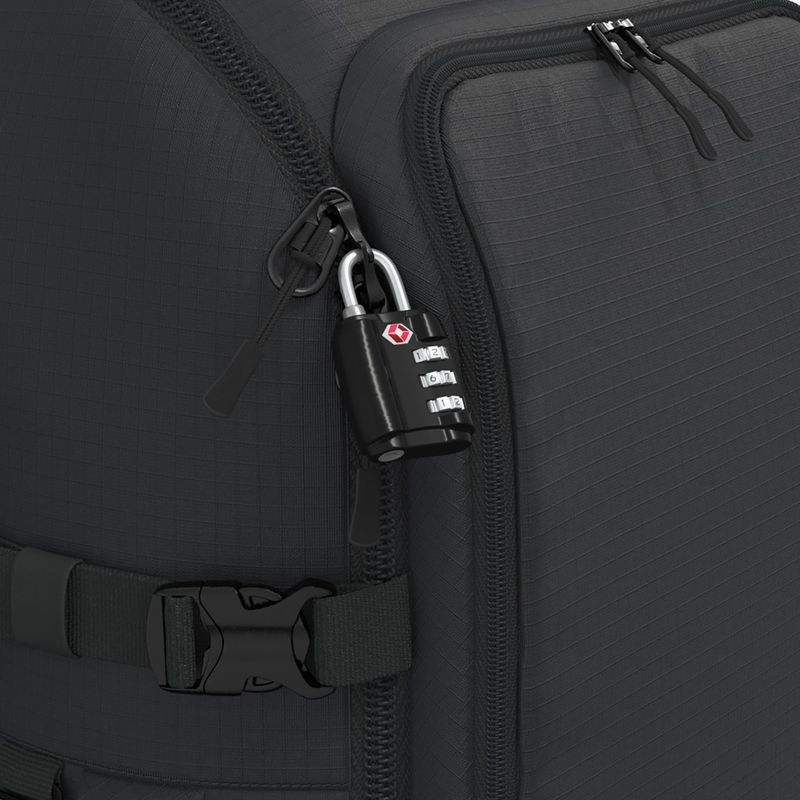 CabinZero Adventure Pro 42 l absolut schwarzer Wanderrucksack 10