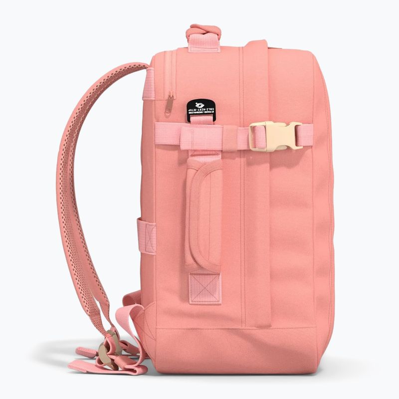 Wanderrucksack CabinZero Classic Tech 28 and pink 5