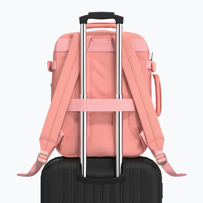 Wanderrucksack CabinZero Classic Tech 28 and pink 7