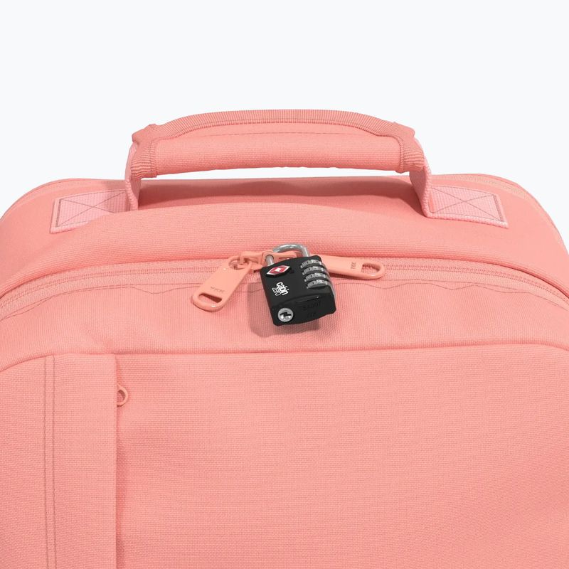Wanderrucksack CabinZero Classic Tech 28 and pink 12