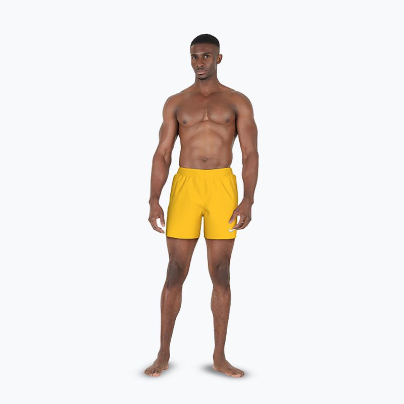 Herren Nike Essential 5" Volley Badeshorts Universität Gold 2