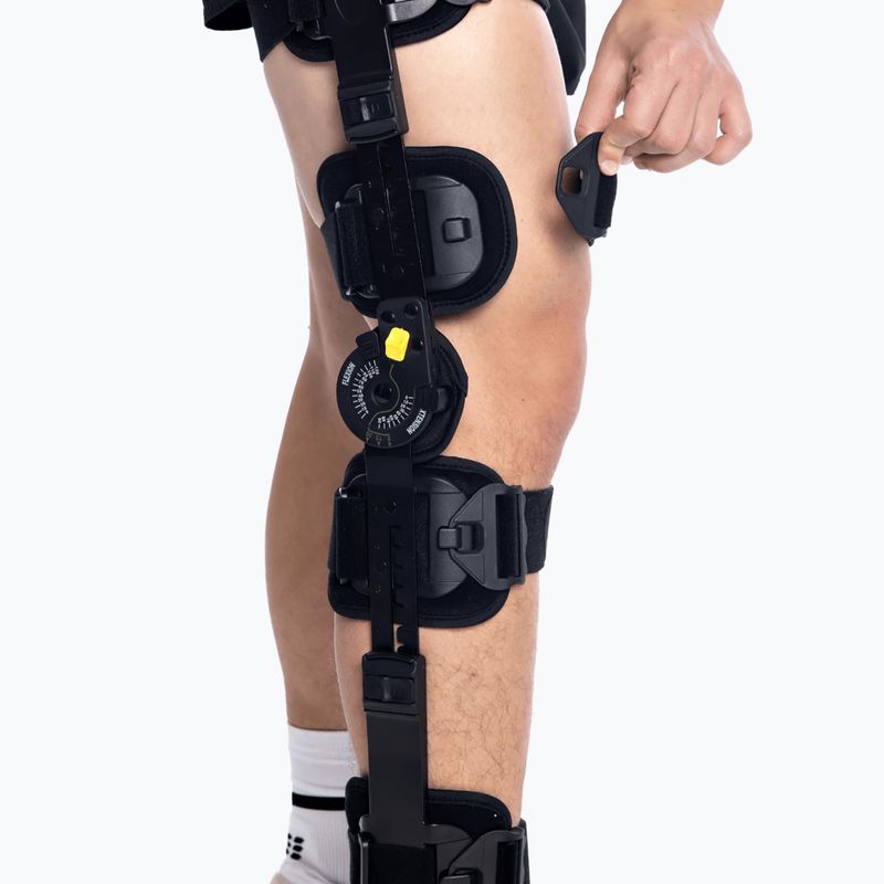 Knieorthese MSupport Red black 3