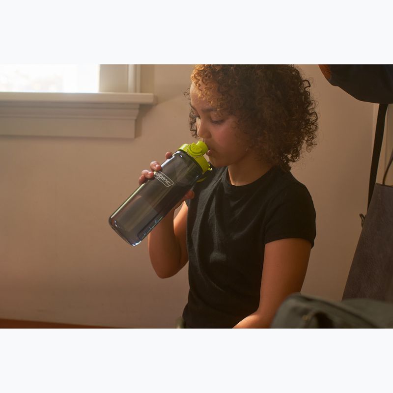 Nalgene On The Fly Reiseflasche 740 ml charcoal/lime Verschluss 9