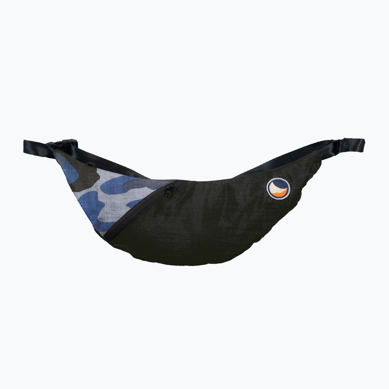 Ticket To The Moon Upcycled Sling Umhängetasche schwarz/camo