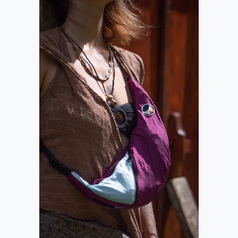 Ticket To The Moon Upcycled Sling Umhängetasche Pflaume/Wolke 7