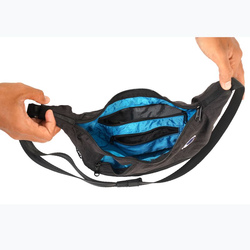 Ticket To The Moon Upcycled Sling Umhängetasche schwarz 5
