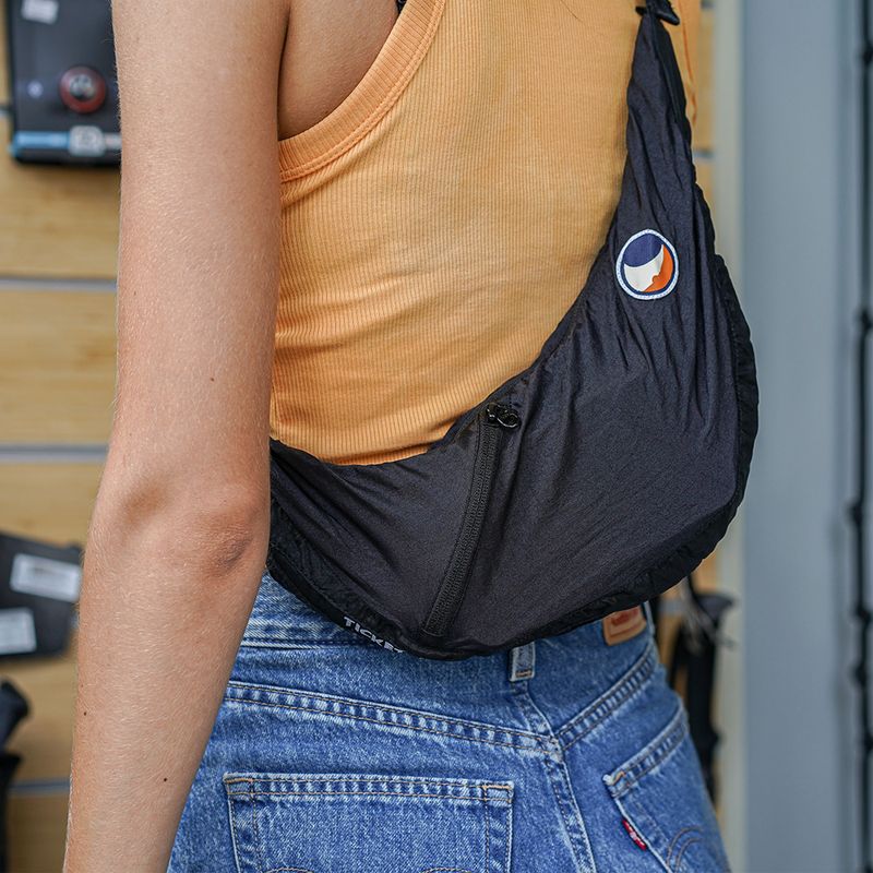 Ticket To The Moon Upcycled Sling Umhängetasche schwarz 14