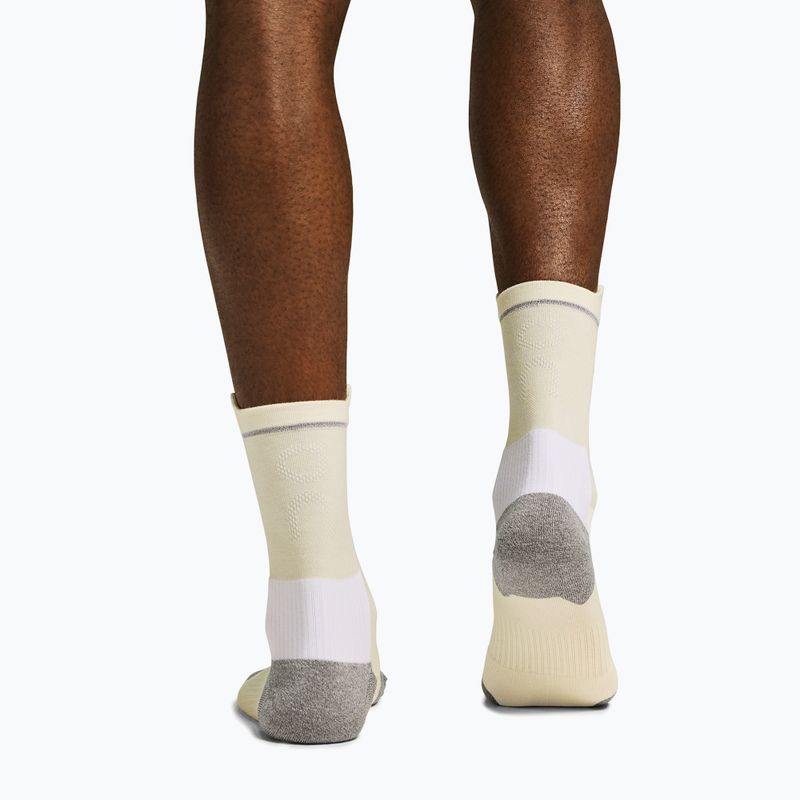 On Ultra ungefärbte Laufsocken 4