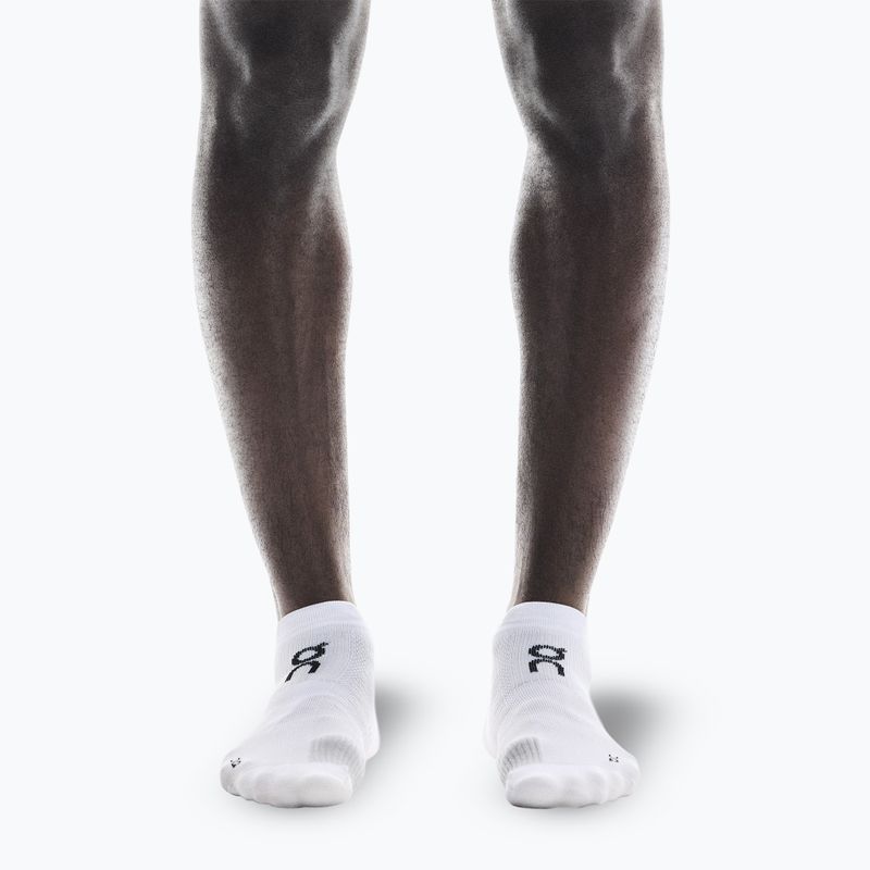 On Performance Run Low Socken weiß/glacier 4