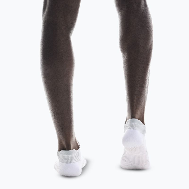 On Performance Run Low Socken weiß/glacier 5