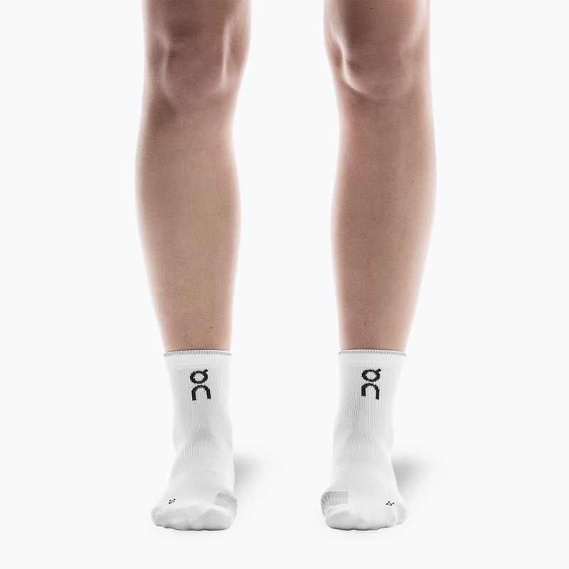On Performance Run Mid weiß/glacier Socken 4
