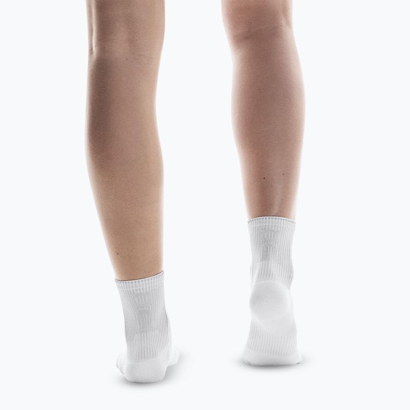 On Performance Run Mid weiß/glacier Socken 5