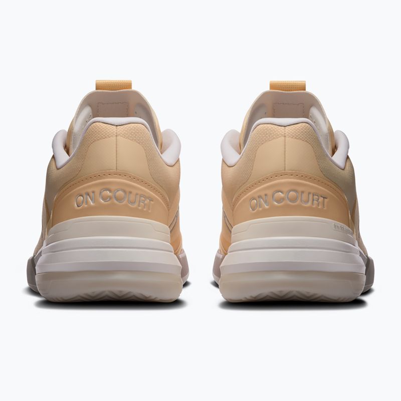 Damen-Tennisschuhe On Running The Roger Advantage Pro W blonde/gardenia 4