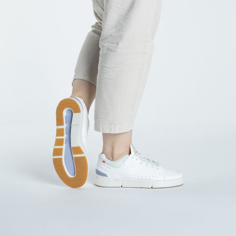On Schuhe The Roger Centre Court white/lavender 2
