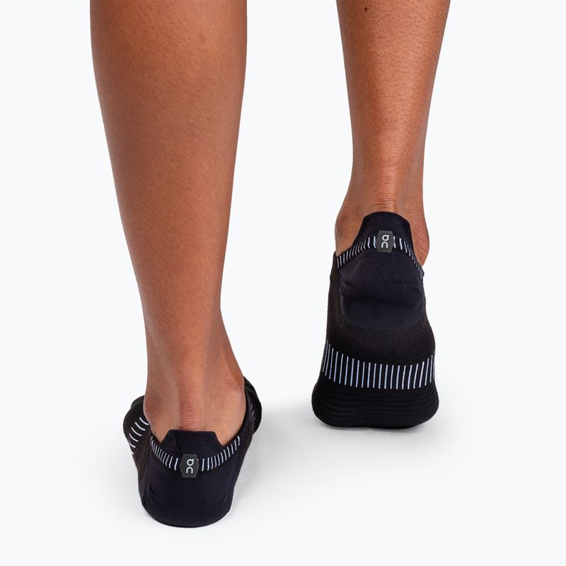 On Women's Ultralight Low schwarz/weiße Laufsocken 4