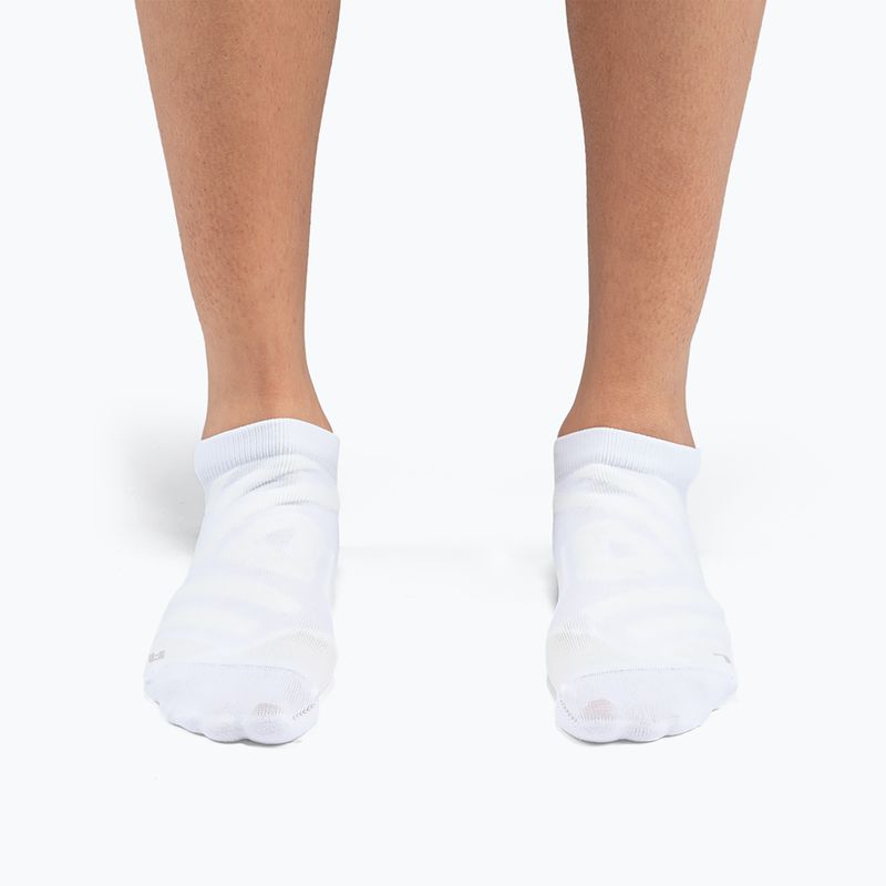 Women's On Performance Low Laufsocken weiß/elfenbein 3