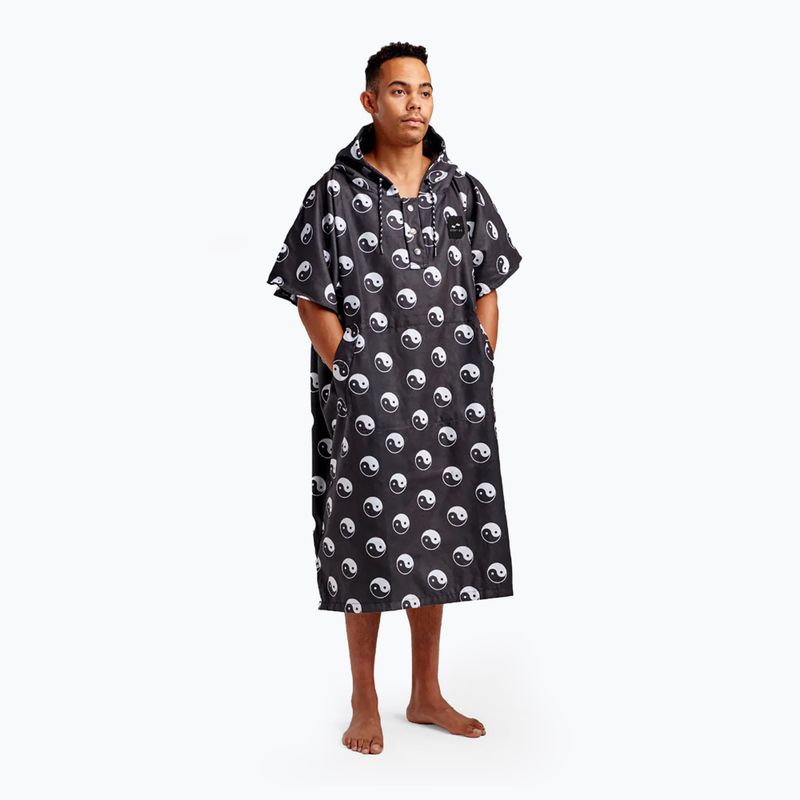 Slowtide Sun Moon Quick-Dry schwarzer Poncho 2