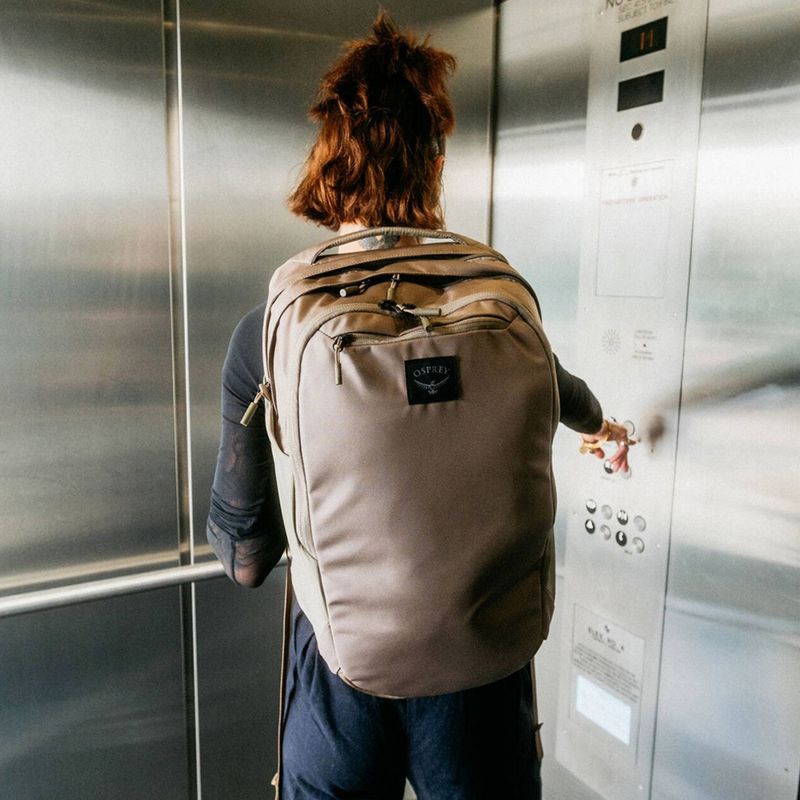 City Rucksack Osprey Aoede Airspeed 20 21 l tan concrete 11