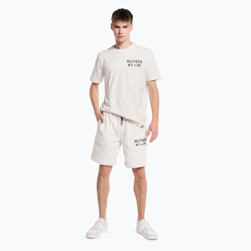 Tommy Hilfiger Graphic Tee für Männer beige 2