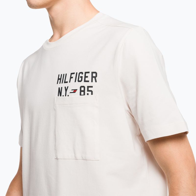 Tommy Hilfiger Graphic Tee für Männer beige 4