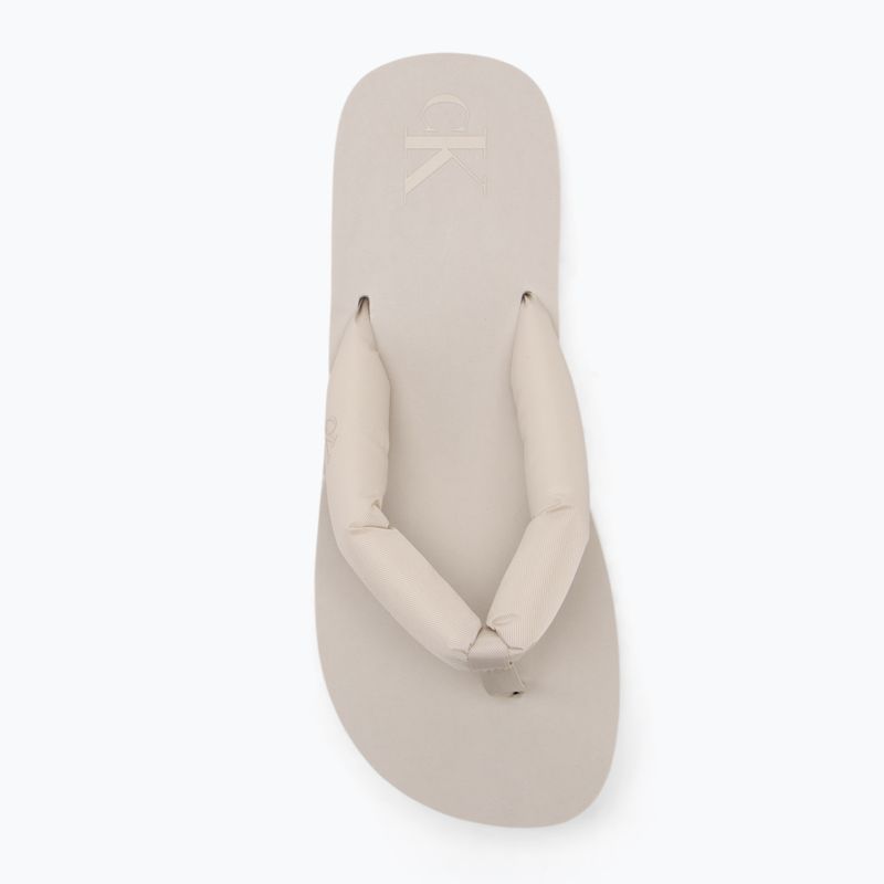 Damen Calvin Klein YW0YW01723 Strand Sandale Flatform Ttxr Satin dreifach Eierschale Flip Flops 5