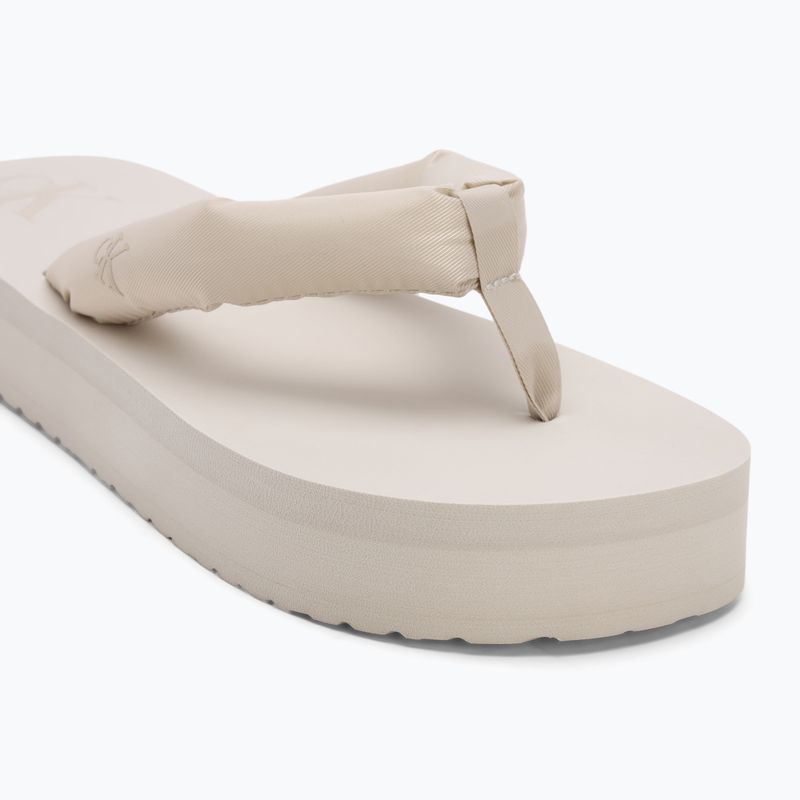 Damen Calvin Klein YW0YW01723 Strand Sandale Flatform Ttxr Satin dreifach Eierschale Flip Flops 7