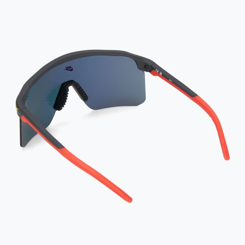 Sonnenbrille Nike Expedition Shield matte dark smoke grey/ red mirror 2