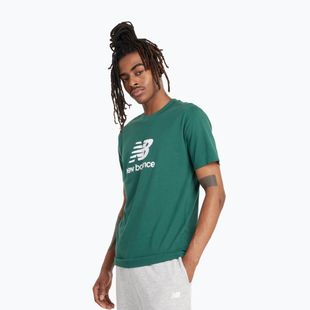 Herren New Balance Stacked Logo Nachtwache grünes T-shirt