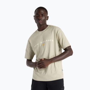 Herren New Balance Reimagined Grafik-T-Shirt olivgrün