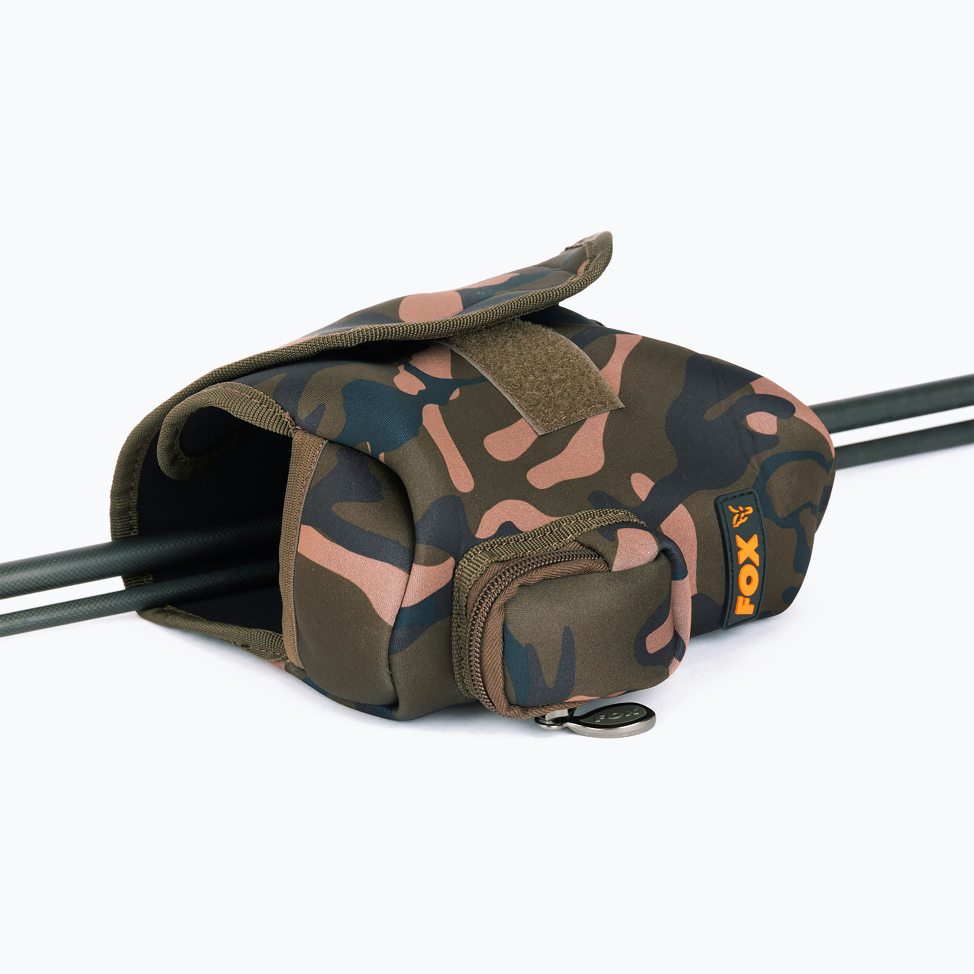 Fox International Tarnfarbenes Rollenetui (Camo reel pouch CLU393)